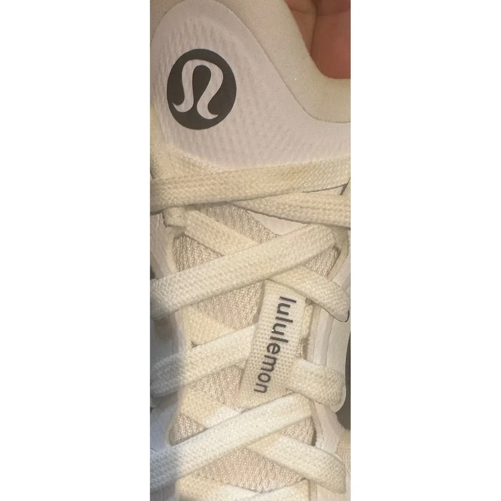 Lululemon Blissfeel 2 Running Shoes White Black Green Women Size 10 LW9EPYS